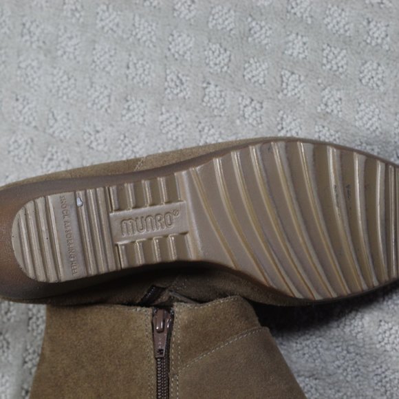 Munro "Drew" Size 9 Brown Suede 2" Wedge Ankle Booties - Picture 6 of 6